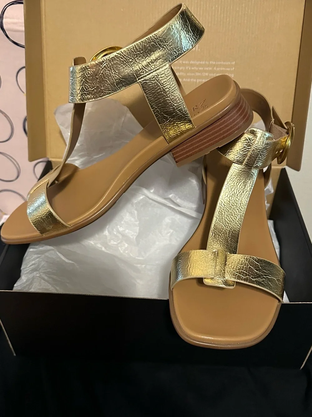 Naturalizer Brandy Metallic Gold T-Strap Sandal NWOB Women’s 11WW